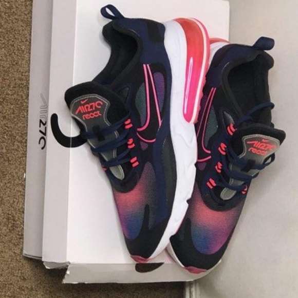 Air Max 270 React - Picture 4 of 6